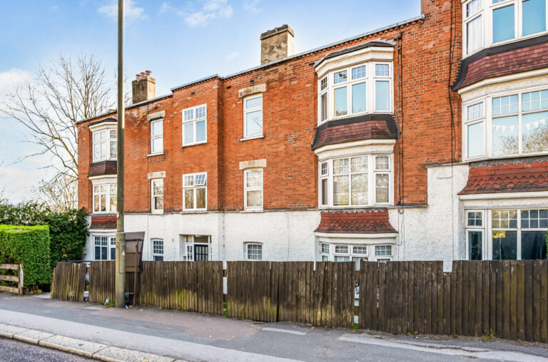 Hillside Mansions, Barnet Hill, High Barnet, Herts, EN5 5RH