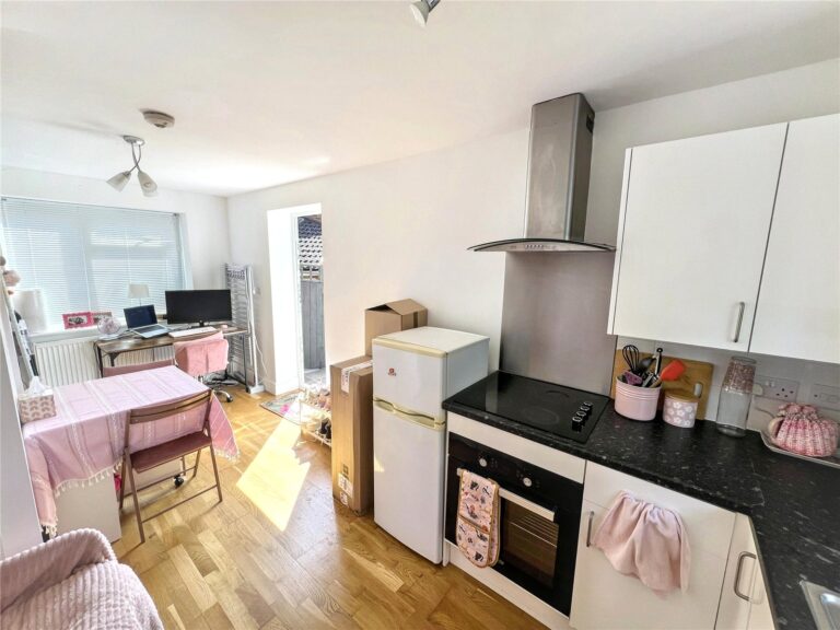 East Crescent, London, N11 3AY