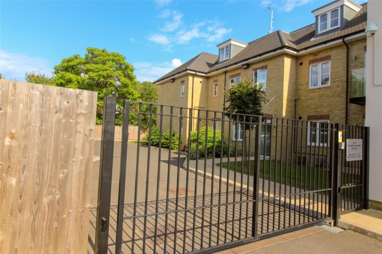Flat 3 Brittany Court, 16A Plantagenet Road, Barnet, Herts, EN5 5JG