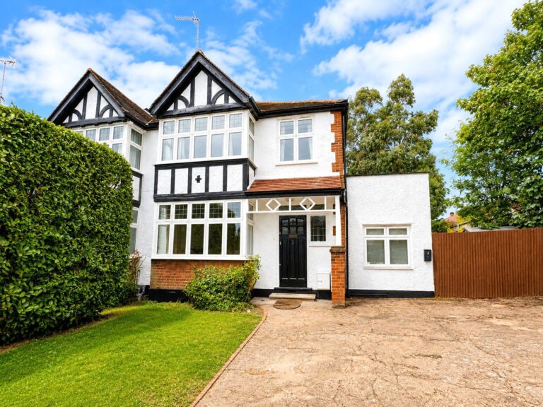 Netherlands Road, New Barnet, EN5 1BN