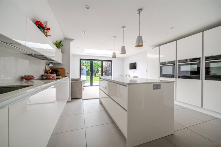 Thornton Road, Barnet, EN5 4JE