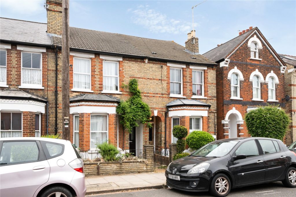 Carnarvon Road, Barnet