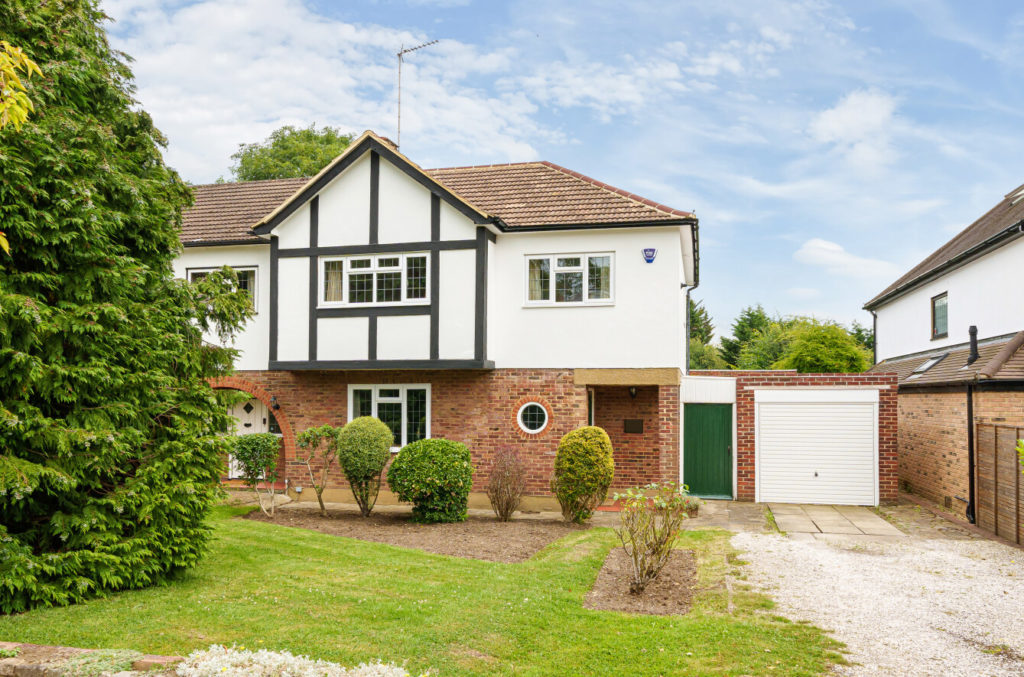 Parkgate Avenue, Hadley Wood