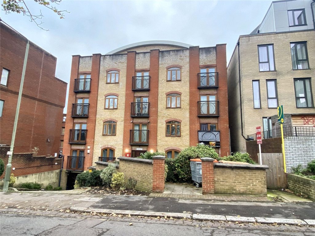 Approach Road, Barnet, EN4 8FG