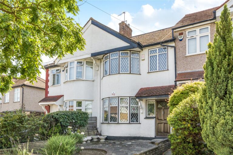 Weirdale Avenue, Whetstone
