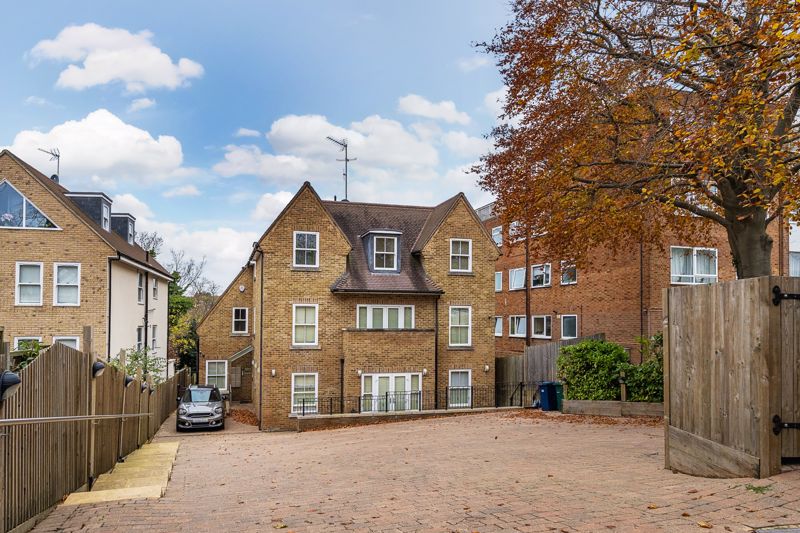 Risegate Lodge, Woodside Park