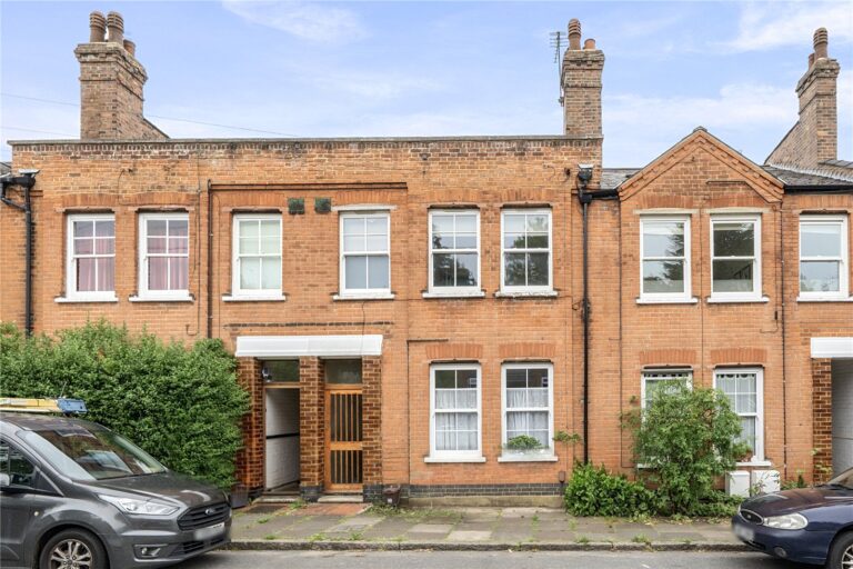 West End Lane, Barnet, EN5 2SB