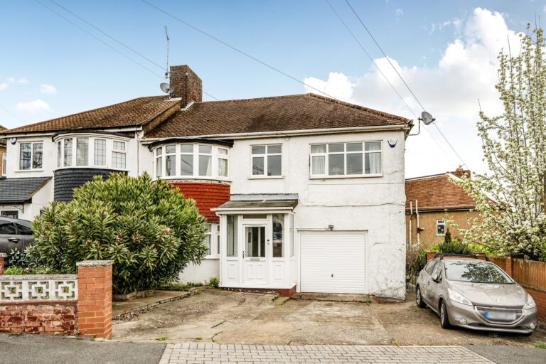 Connaught Avenue, Barnet
