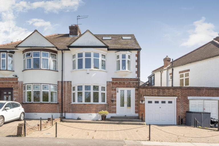 East Walk, Barnet