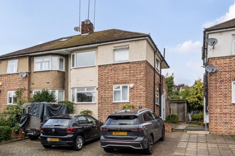 Avondale Avenue, Barnet