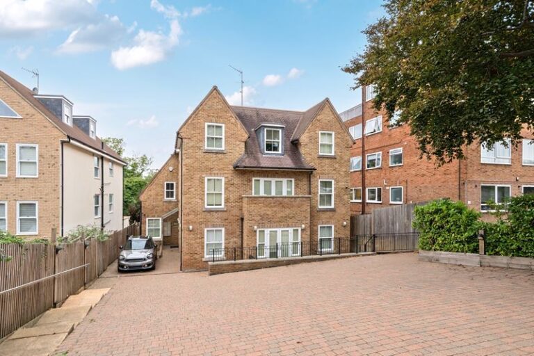 Risegate Lodge, Holden Road