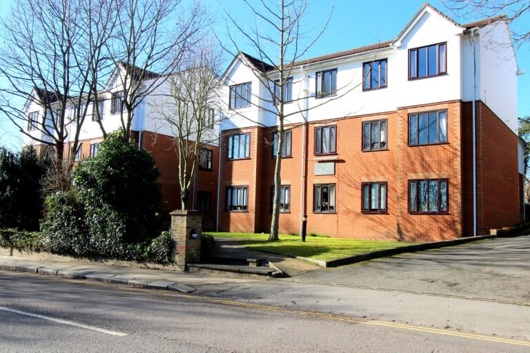 Lyonsdown Road, Barnet, EN5 1SX