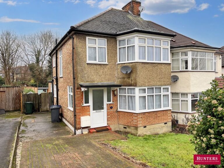 Monks Avenue, Barnet