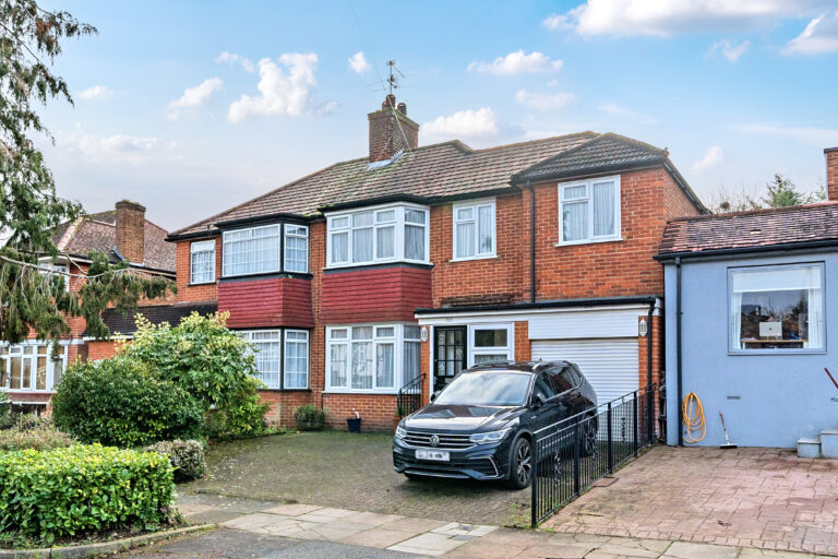 Lonsdale Drive, Oakwood