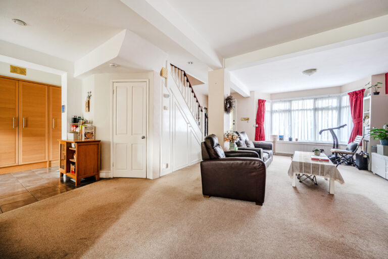 Lonsdale Drive, Oakwood