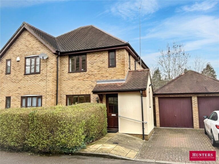 Pearson Close, Barnet, EN5 5NE