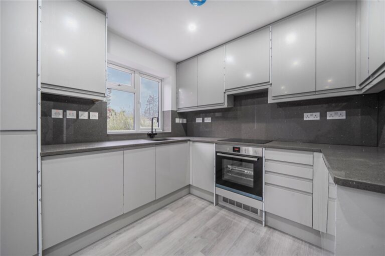 Fernwood Crescent, London, N20 0RP