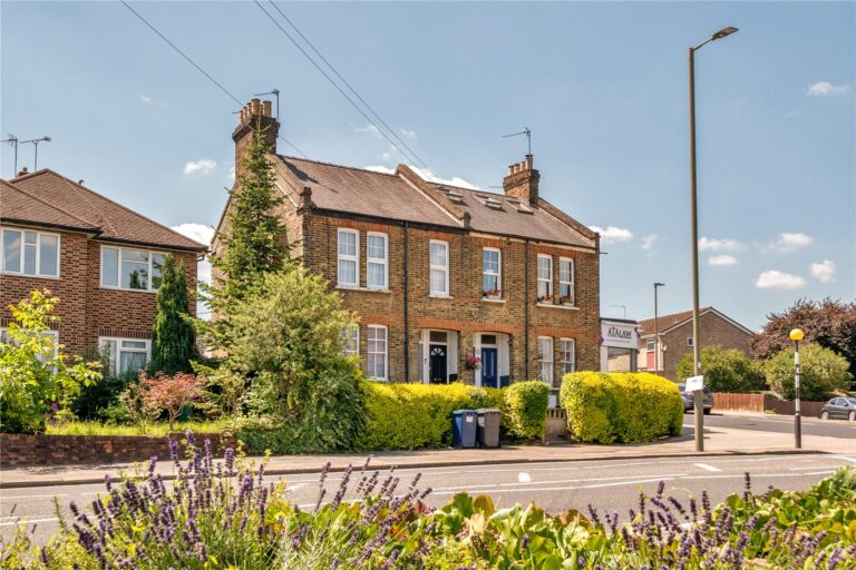 Oakleigh Road North, London