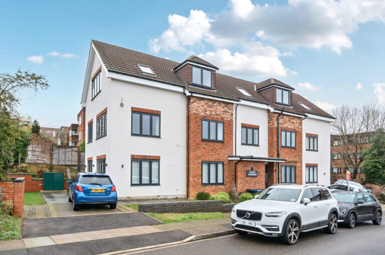 Manorside, Barnet, EN5 2LD