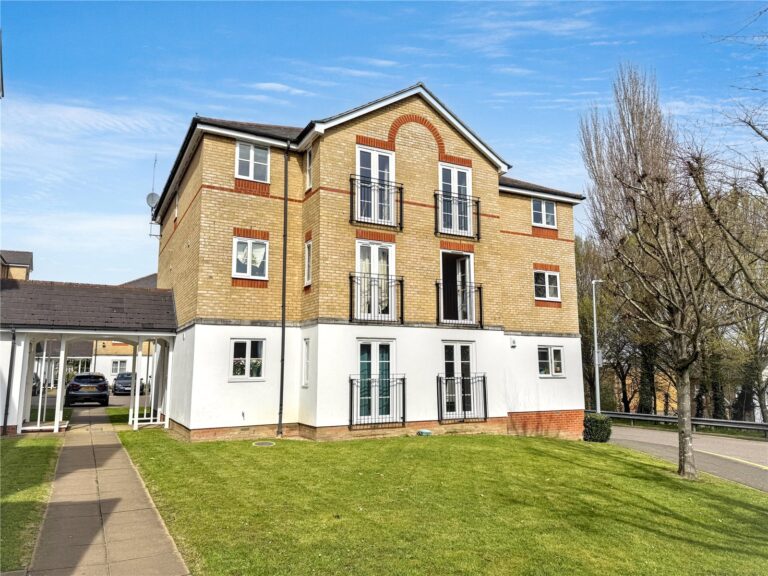 Clarence Close, Barnet, EN4 8AN