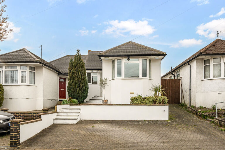 Derwent Avenue, Barnet