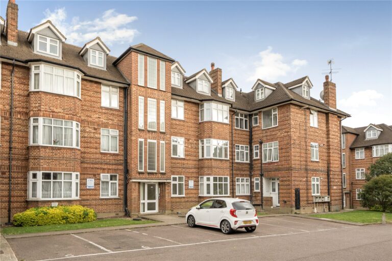 Oakleigh Road North, London, N20 0RX