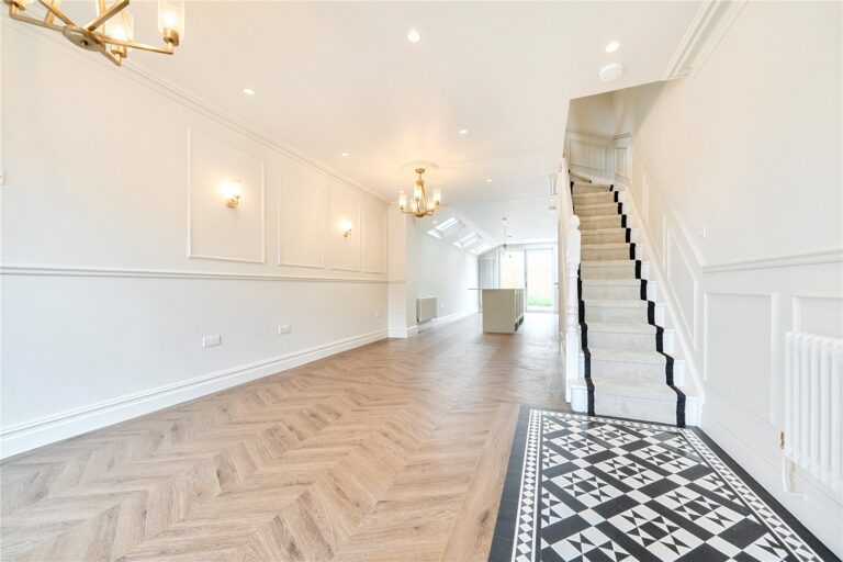 Brunswick Crescent, London, N11 1EE