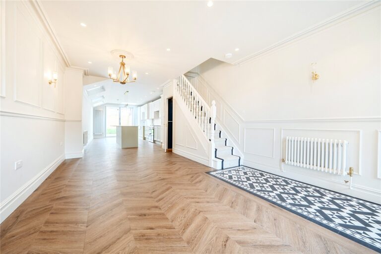 Brunswick Crescent, London, N11 1EE