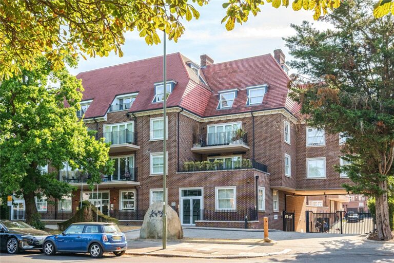 High Road, London, N20 0FS