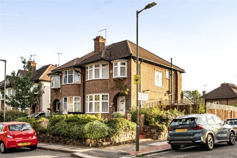 High Road, Whetstone, N20 9PJ