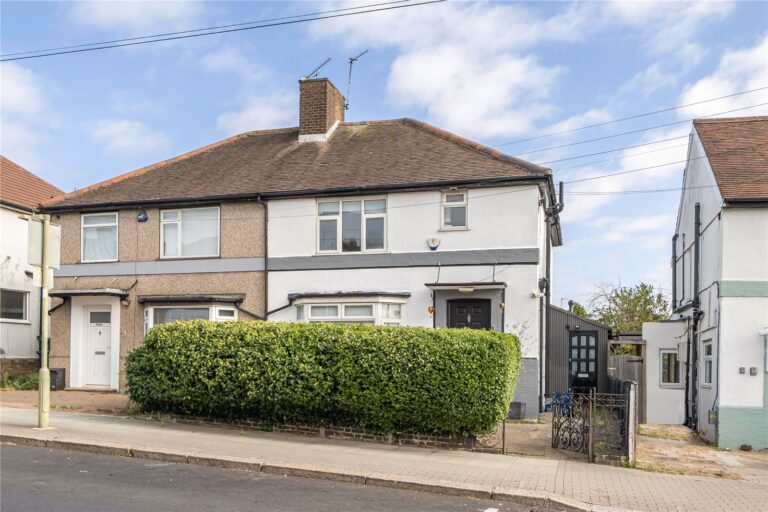 Oakleigh Road North, London, N20 0TX